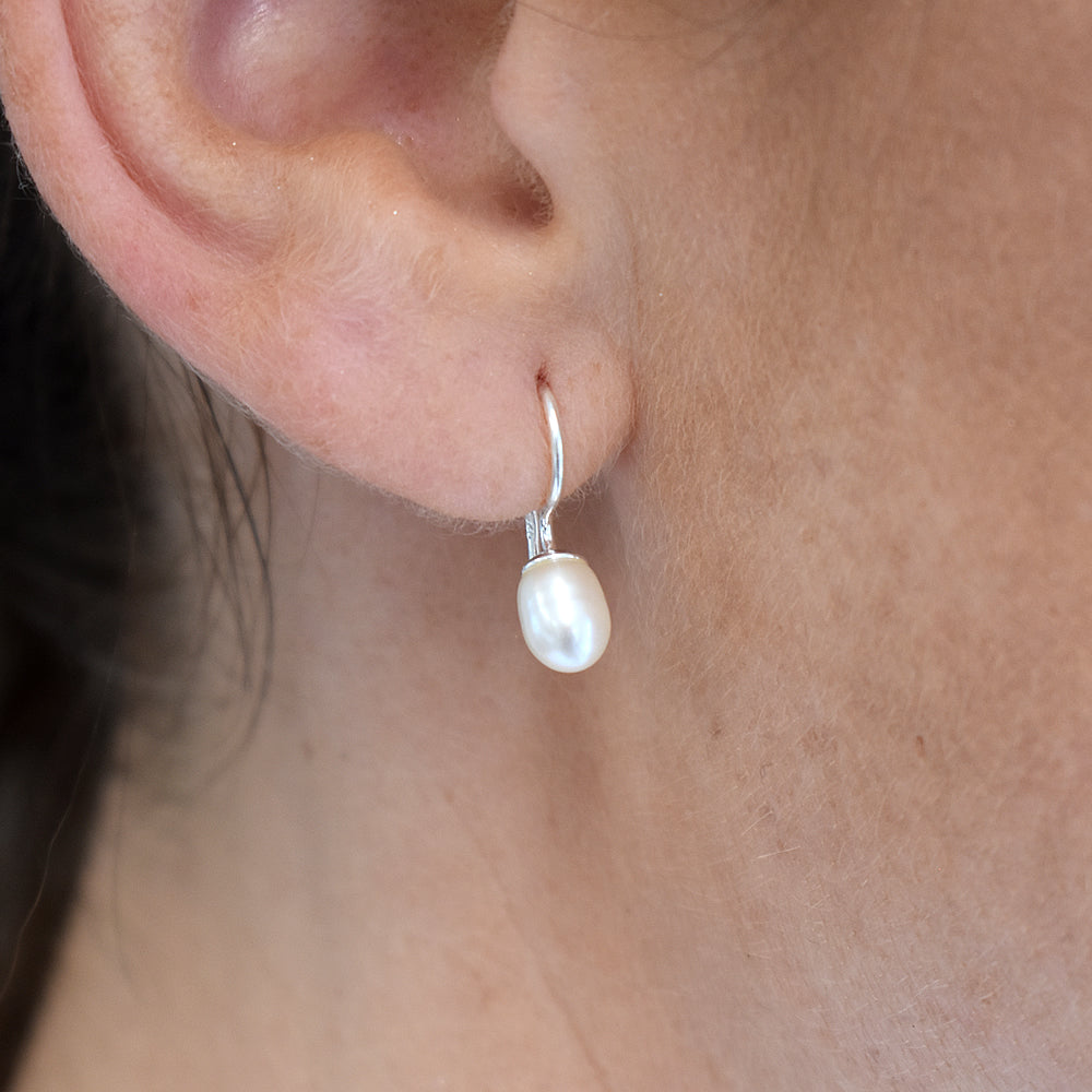 Blythe simple pearl fixed hook earrings