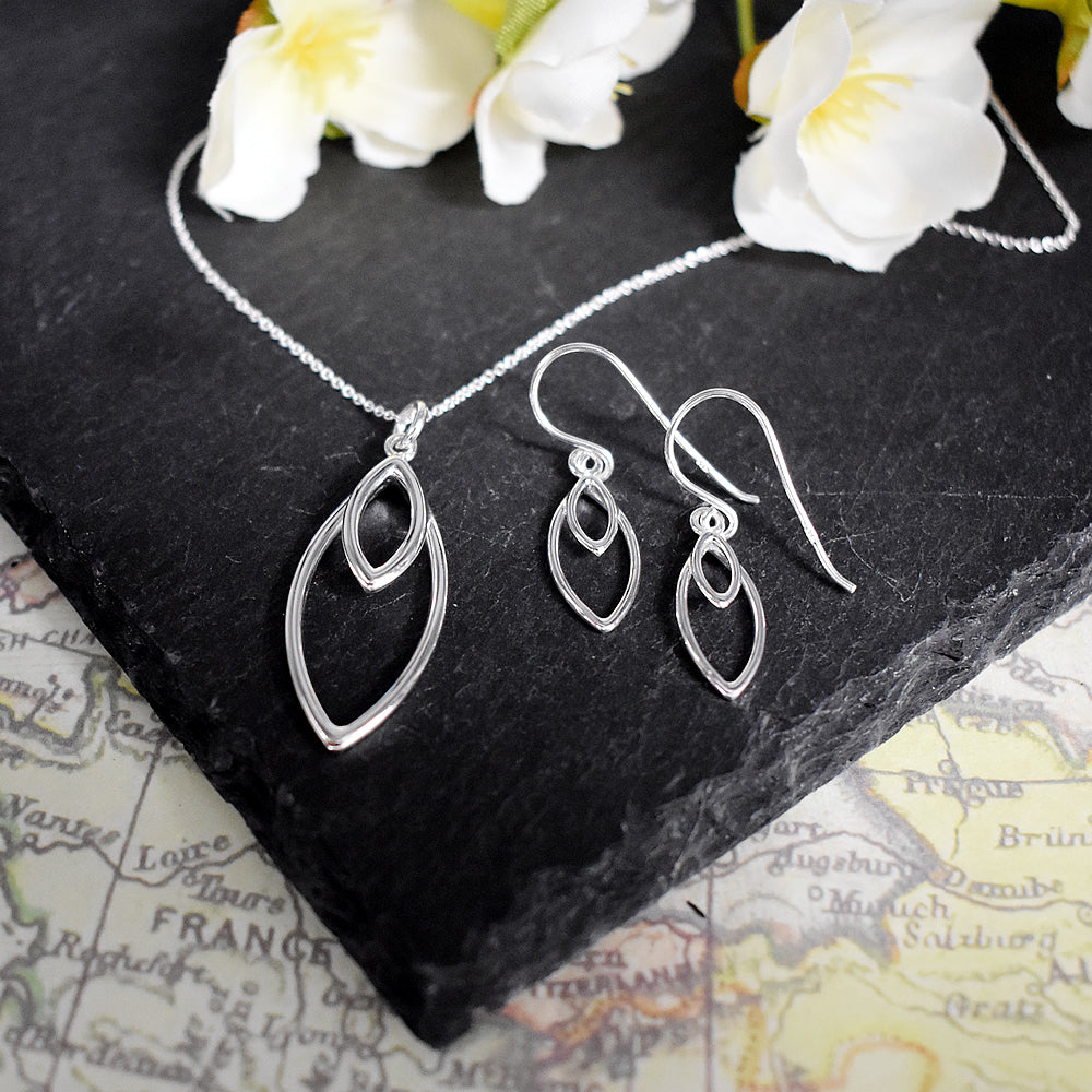 Bria double ellipse wire necklace