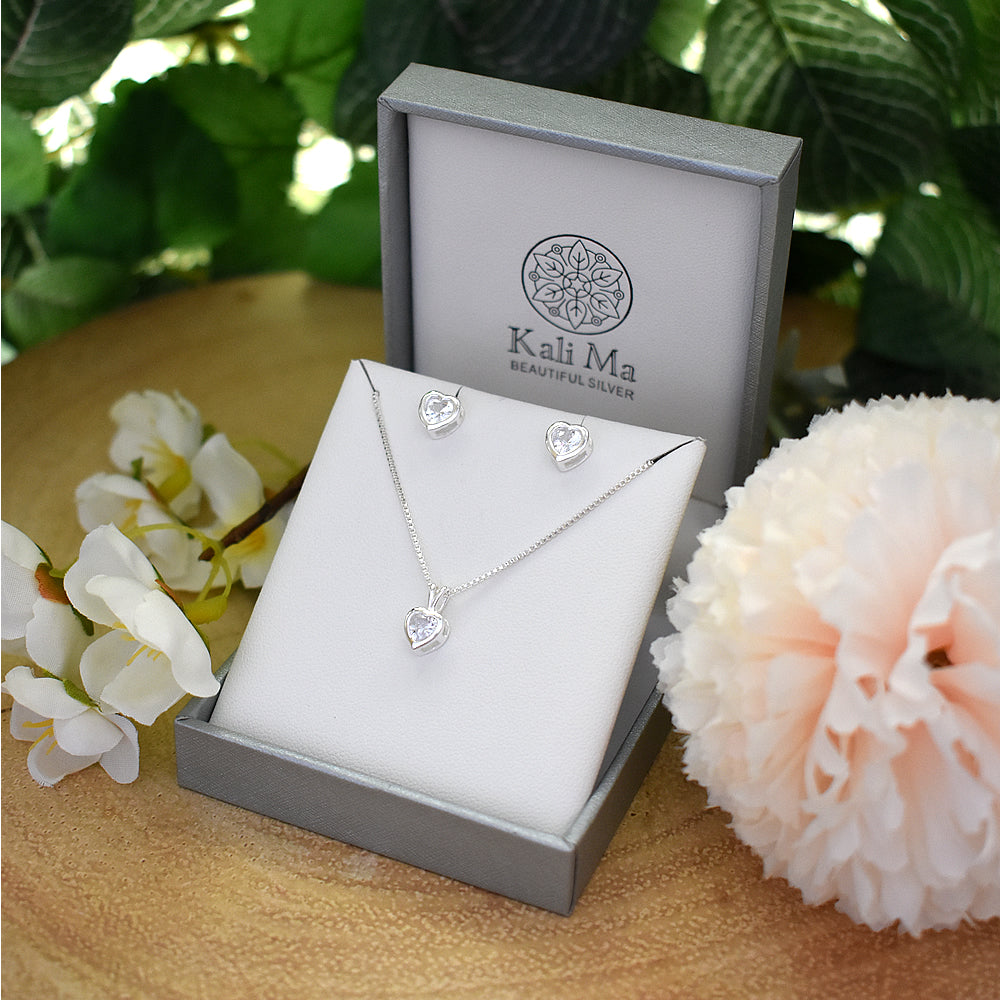 Kenzie simple CZ heart studs