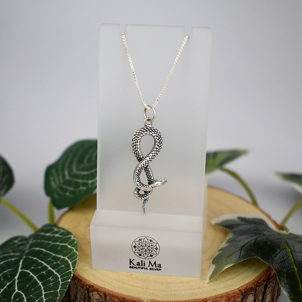 Anya curled snake pendant