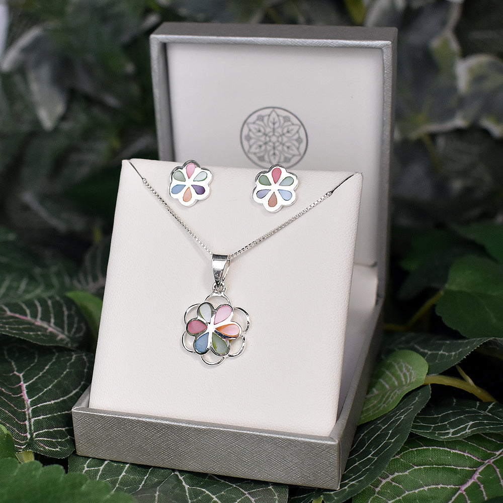 Bronwen petal with surround pendant