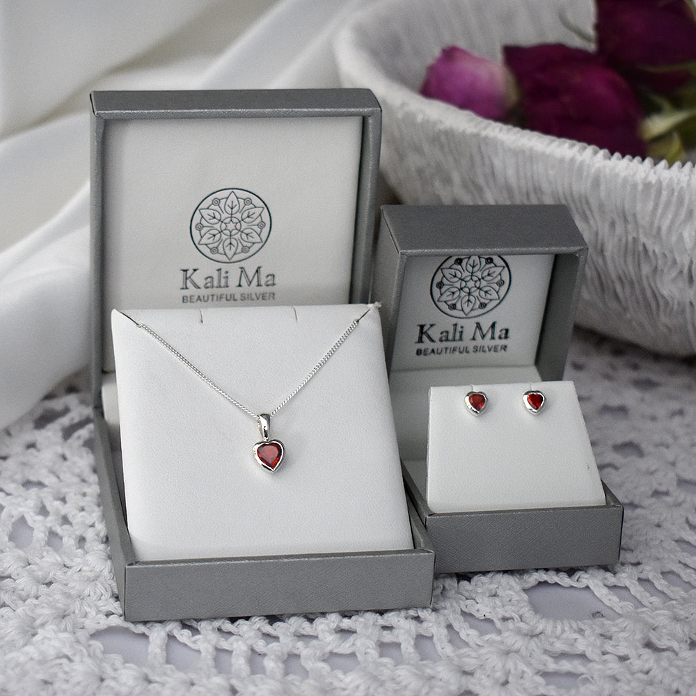 Samira garnet heart pendant