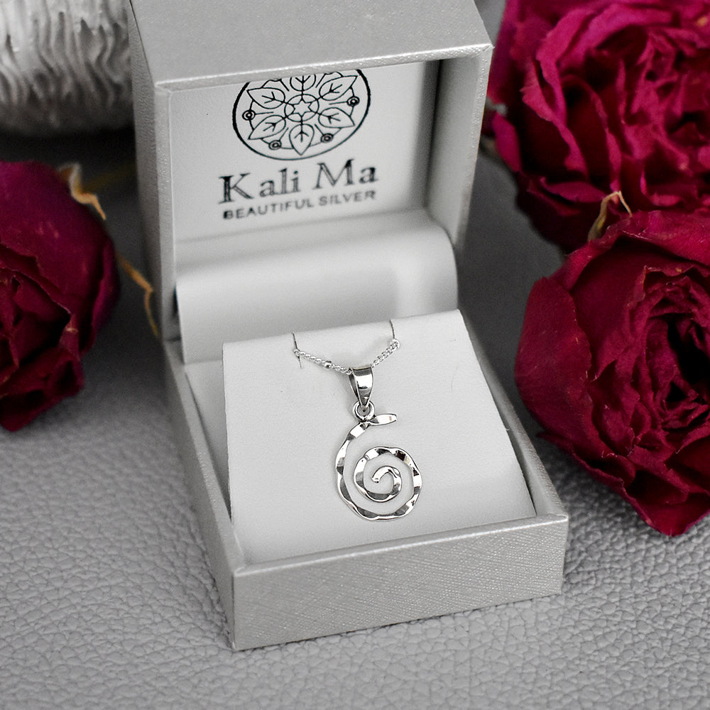 Smile small hammered spiral pendant