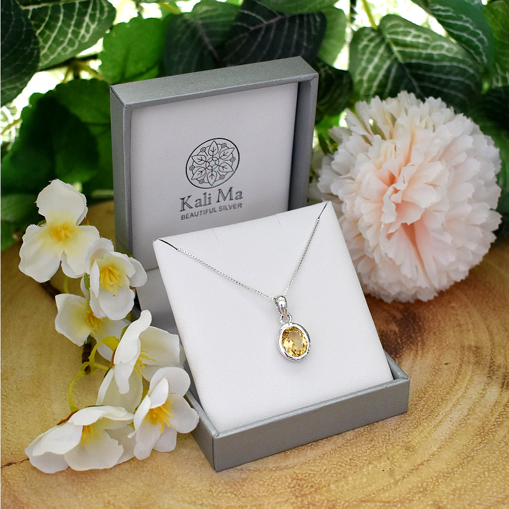Samira citrine oval pendant