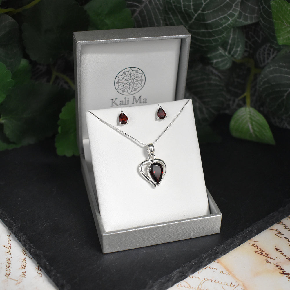 Kara heart with teardrop garnet facet pendant