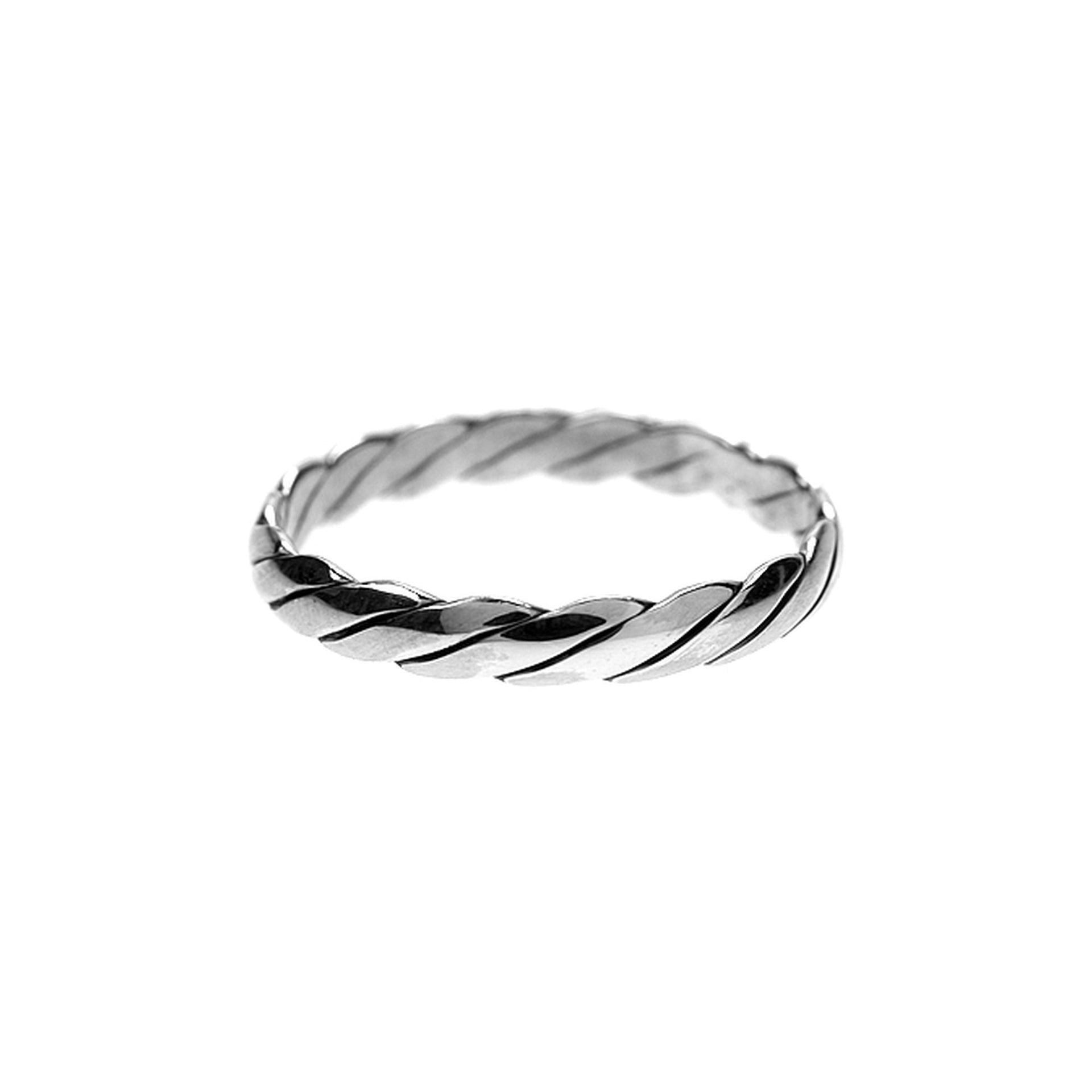 Phoebe flattened rope ring