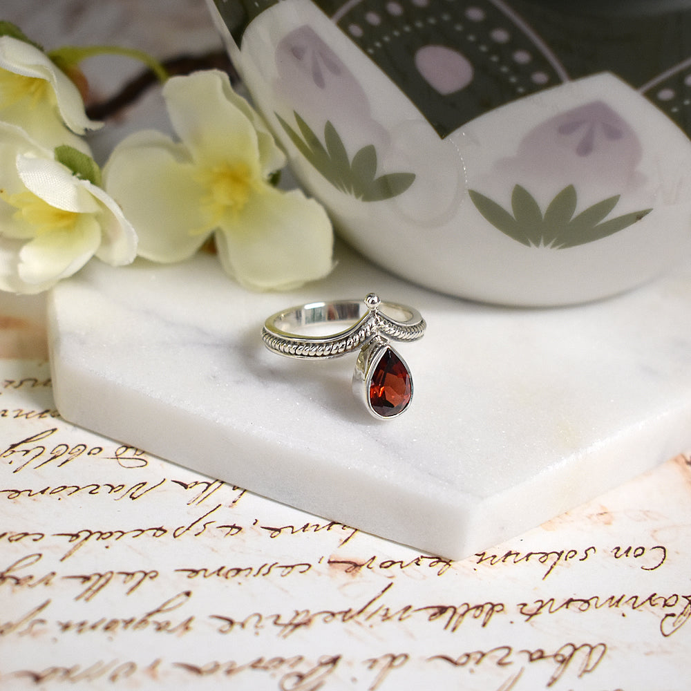 Catalina teardrop garnet facet rope detail ring
