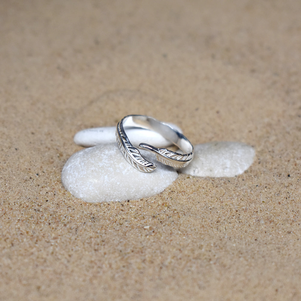 Zora open feather ring