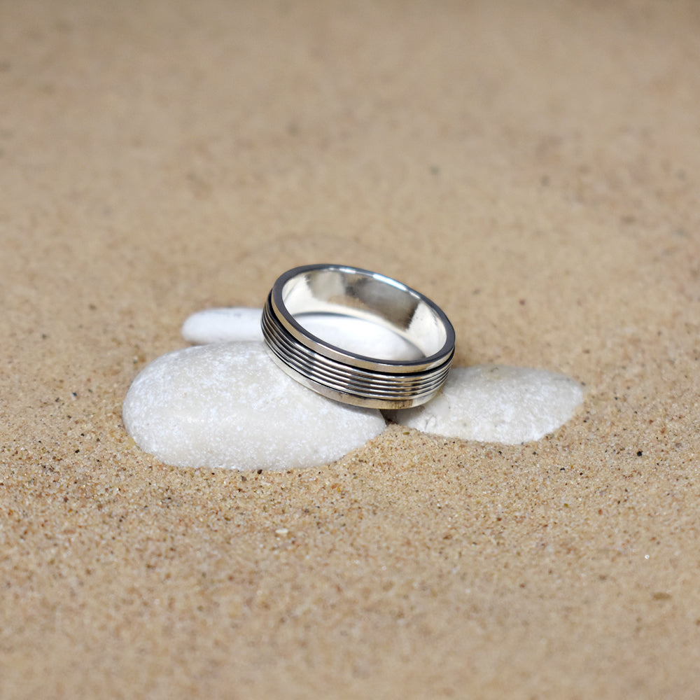 Harley ringed spinning ring