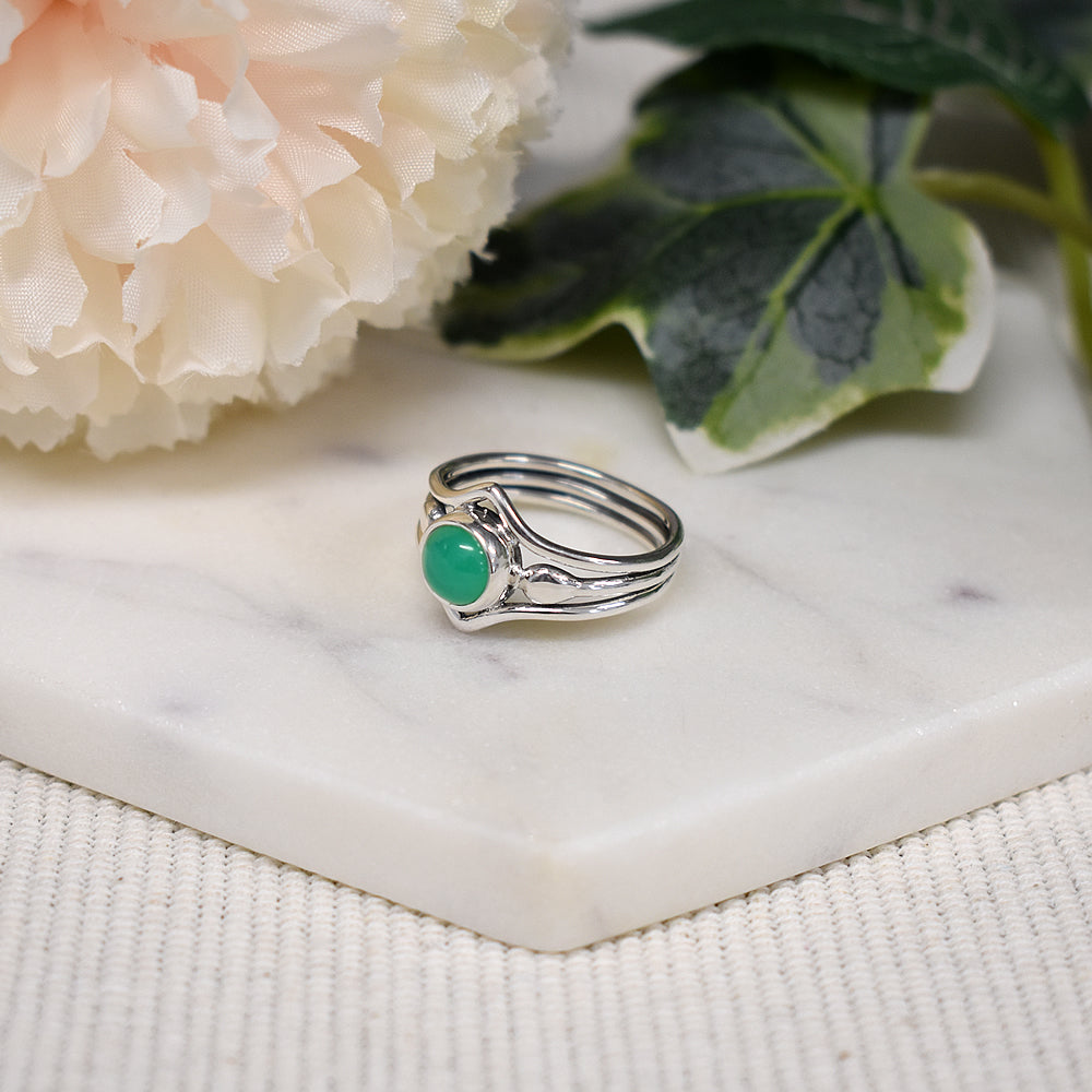 Ivy tri-band opposing chevrons green agate ring