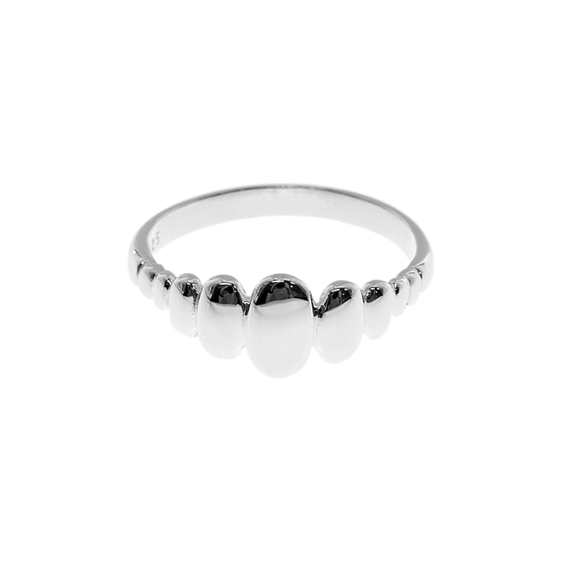 Bria graduated pebble fronted ring