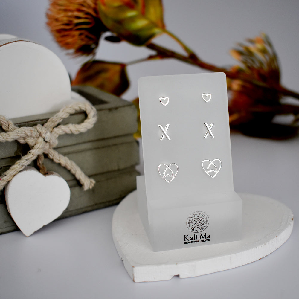 Lily fine small heart studs