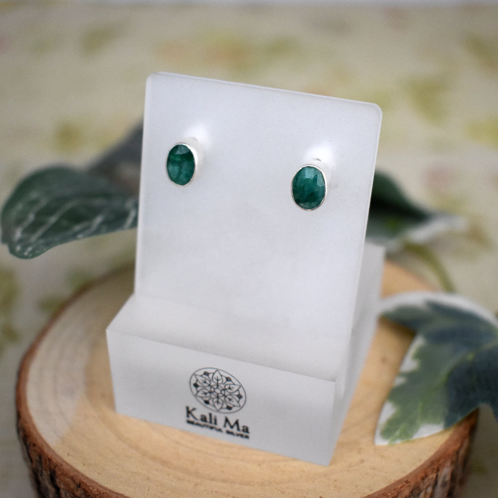 Samira plain oval emerald quartz studs