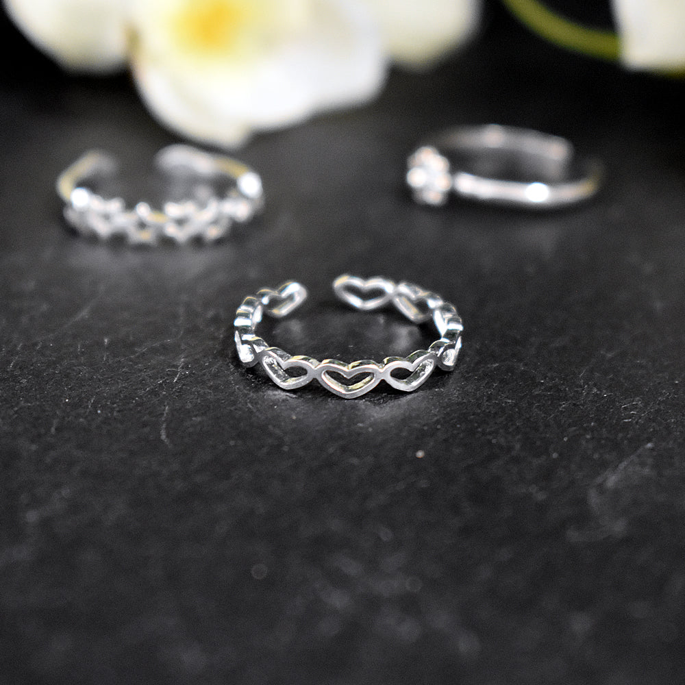 Lily row of hearts toe ring